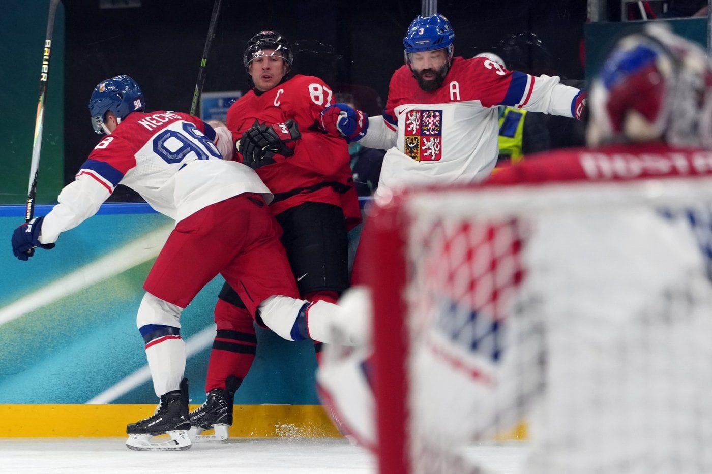 Penguins captain Sidney Crosby sidelined at least a month after Olympic injury