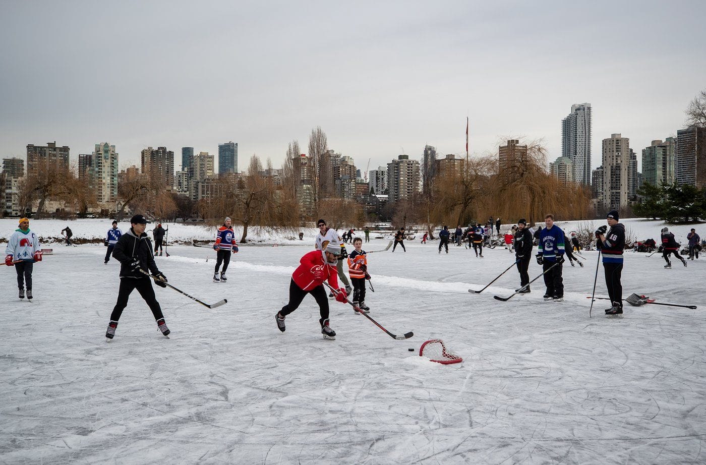 'Where I fell in love with hockey': NHLers look back at their outdoor rink memories