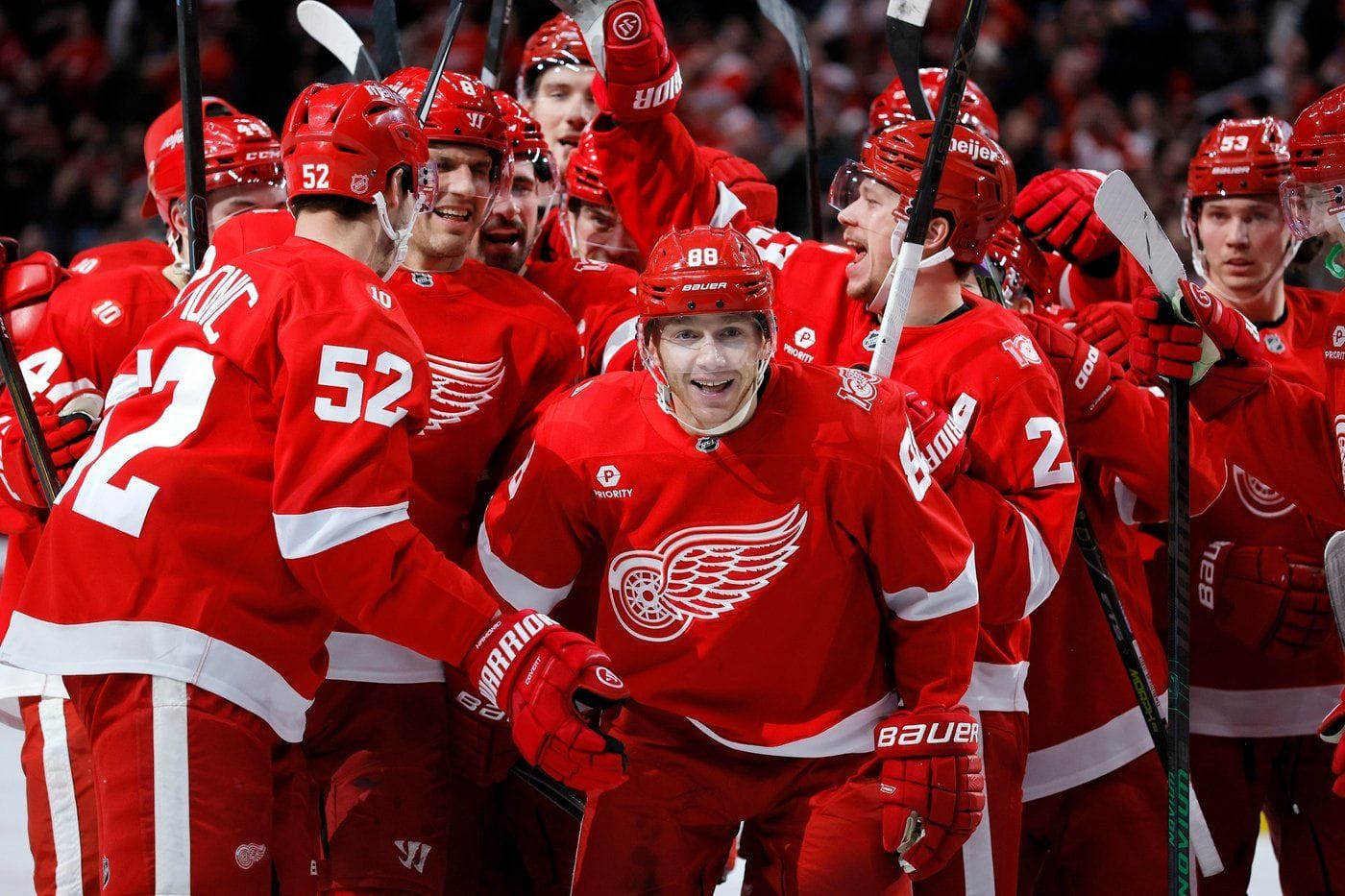 Patrick Kane passes Mike Modano for the most NHL points by a US-born player