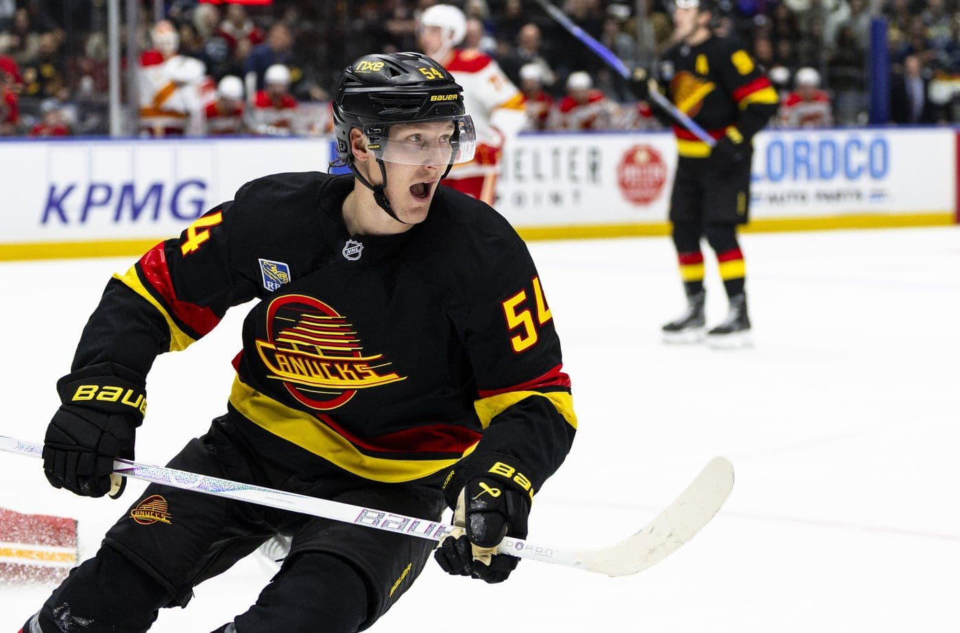 Maple Leafs acquire Raty from Canucks for forwards Buhr and Quillan