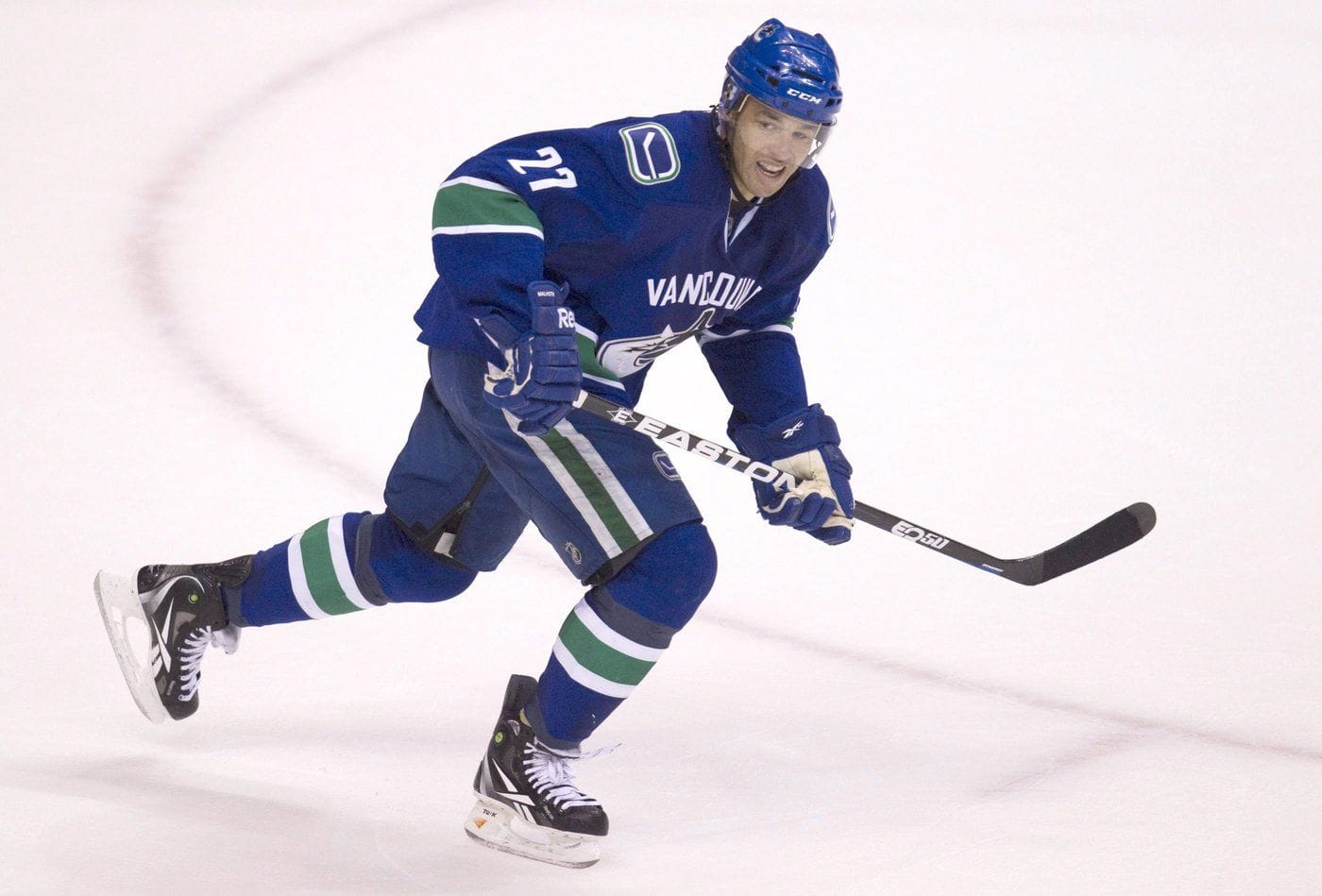 Vancouver Canucks name Manny Malhotra new head coach