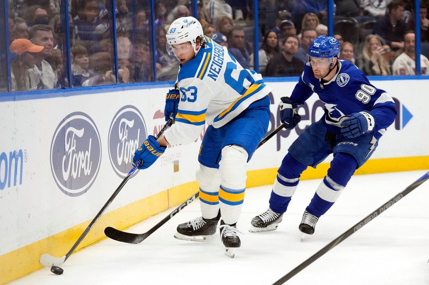 Lightning, defenseman JJ Moser agree on 8-year, $54 million extension