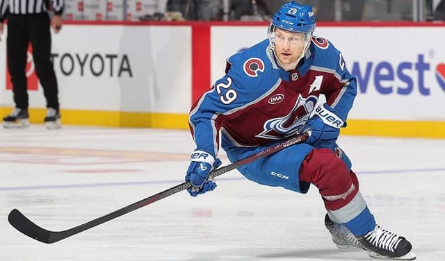 MacKinnon vies for second consecutive Ted Lindsay Award