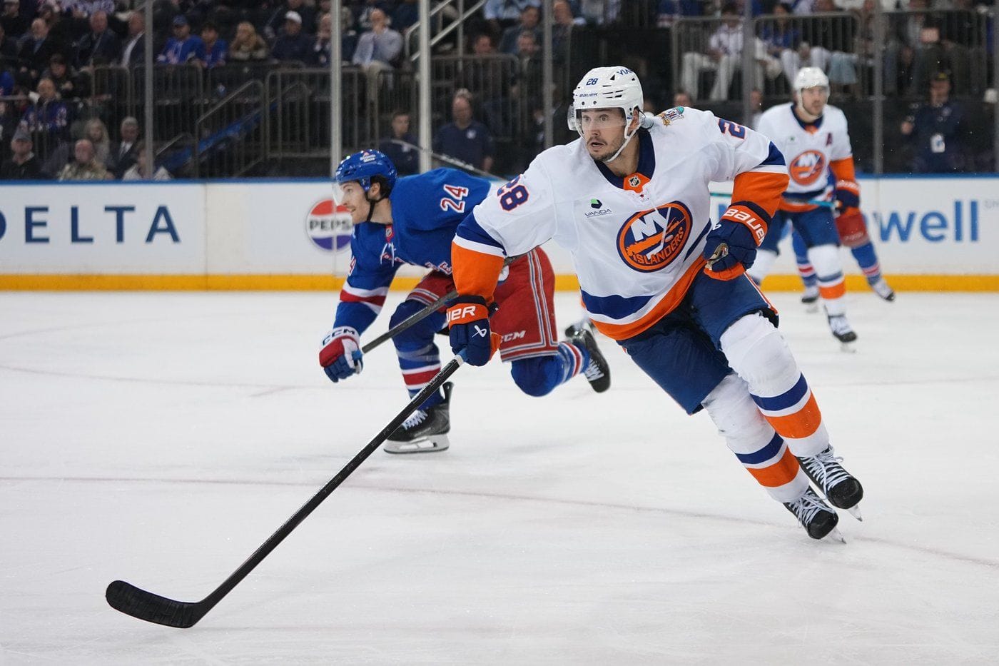 Islanders defenseman Alexander Romanov is out 6-8 months with a torn ACL in his right knee
