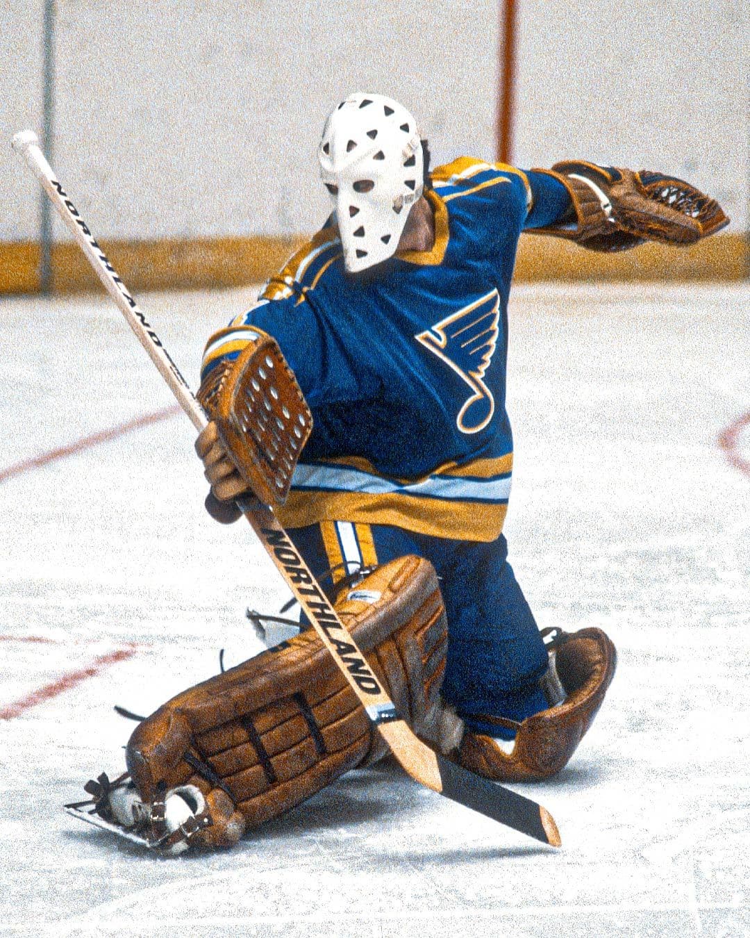 Mike Liut, Winner of the 1980-1981 Lester B. Pearson Trophy