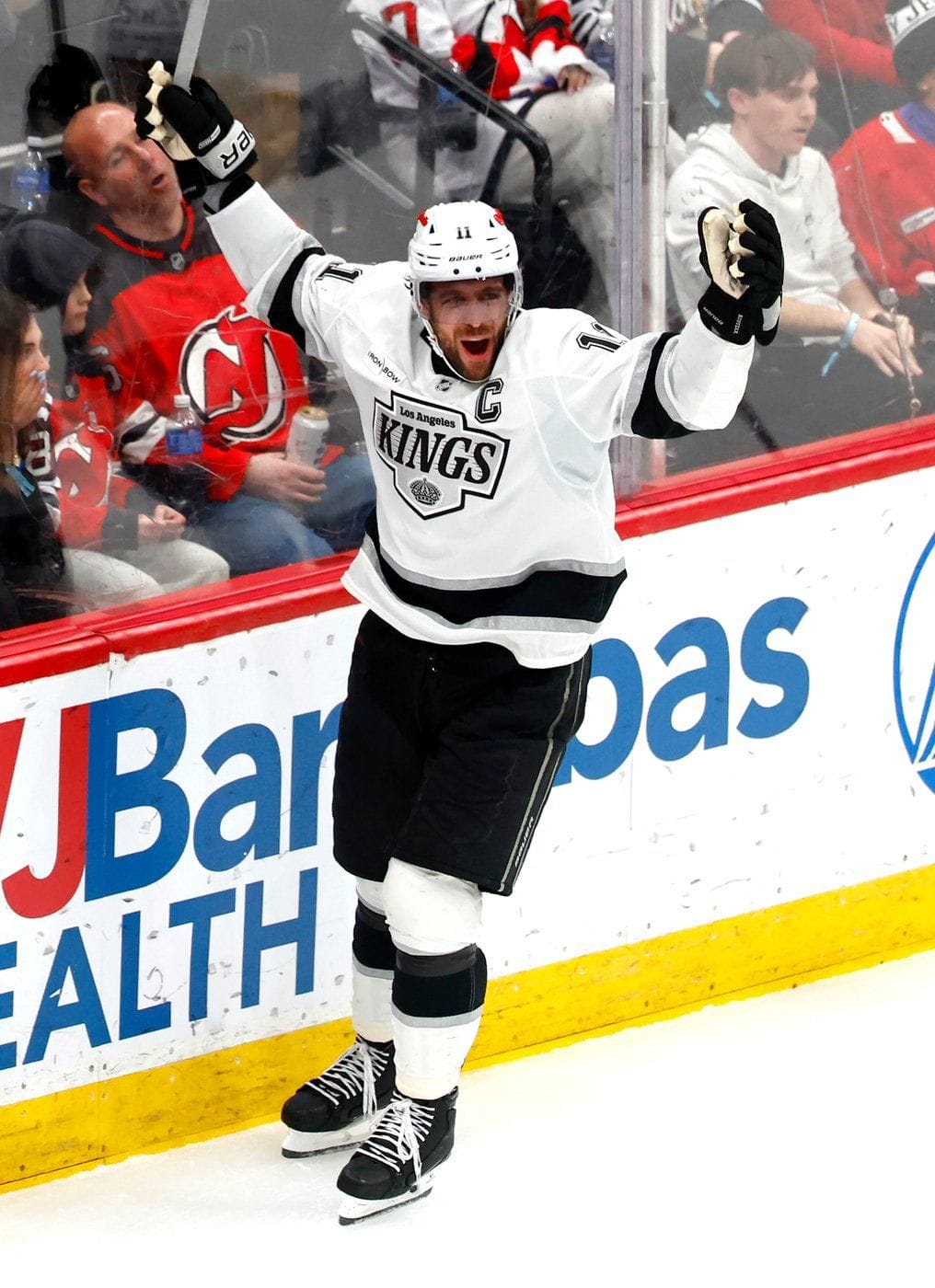 Kings' Kopitar sets franchise points record with 2 goals against Devils