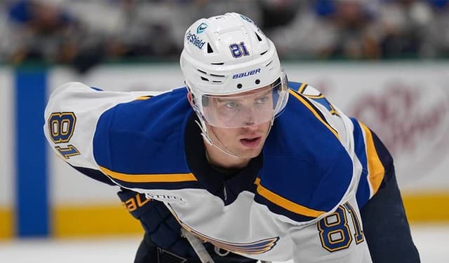 Holloway seizes the opportunity in St. Louis