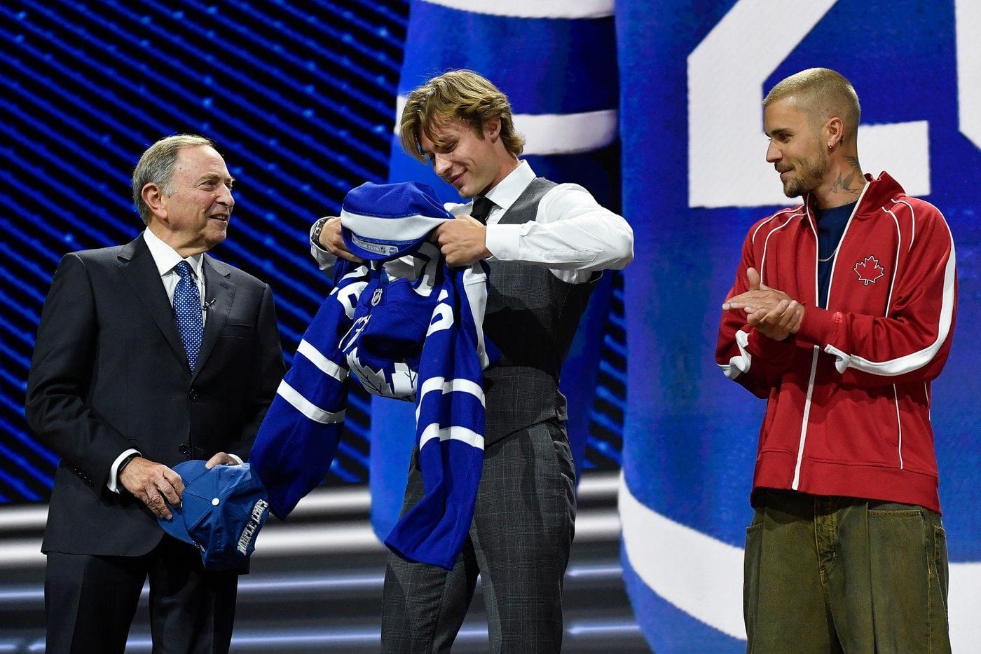 Toronto Maple Leafs sign No. 1 pick Gavin McKenna to entry-level deal