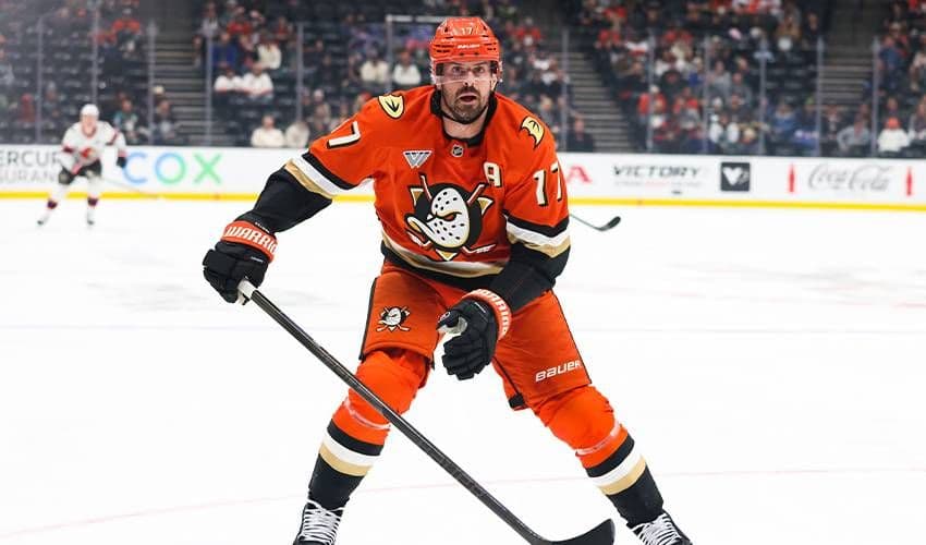 Alex Killorn in an Anaheim Ducks uniform during a game