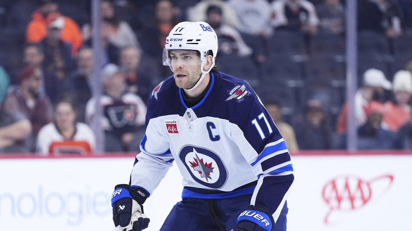 Jets sign captain Adam Lowry to five-year, US$25M contract extension